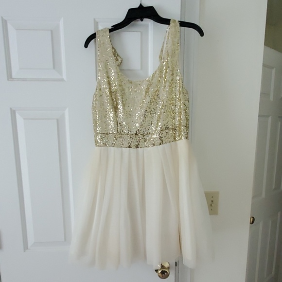 Dresses & Skirts - Homecoming or prom dress